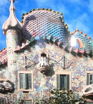 No Eixample edificio de Gaudi